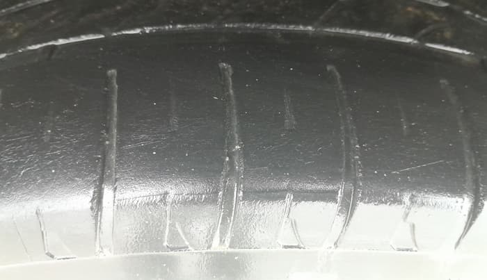 2019 Skoda Octavia 2.0 TDI CR STYLE, Diesel, Manual, 1,01,862 km, Left Front Tyre Tread