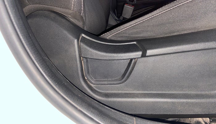 2020 Hyundai NEW I20 MAGNA 1.2 MT, Petrol, Manual, 67,908 km, Driver Side Adjustment Panel