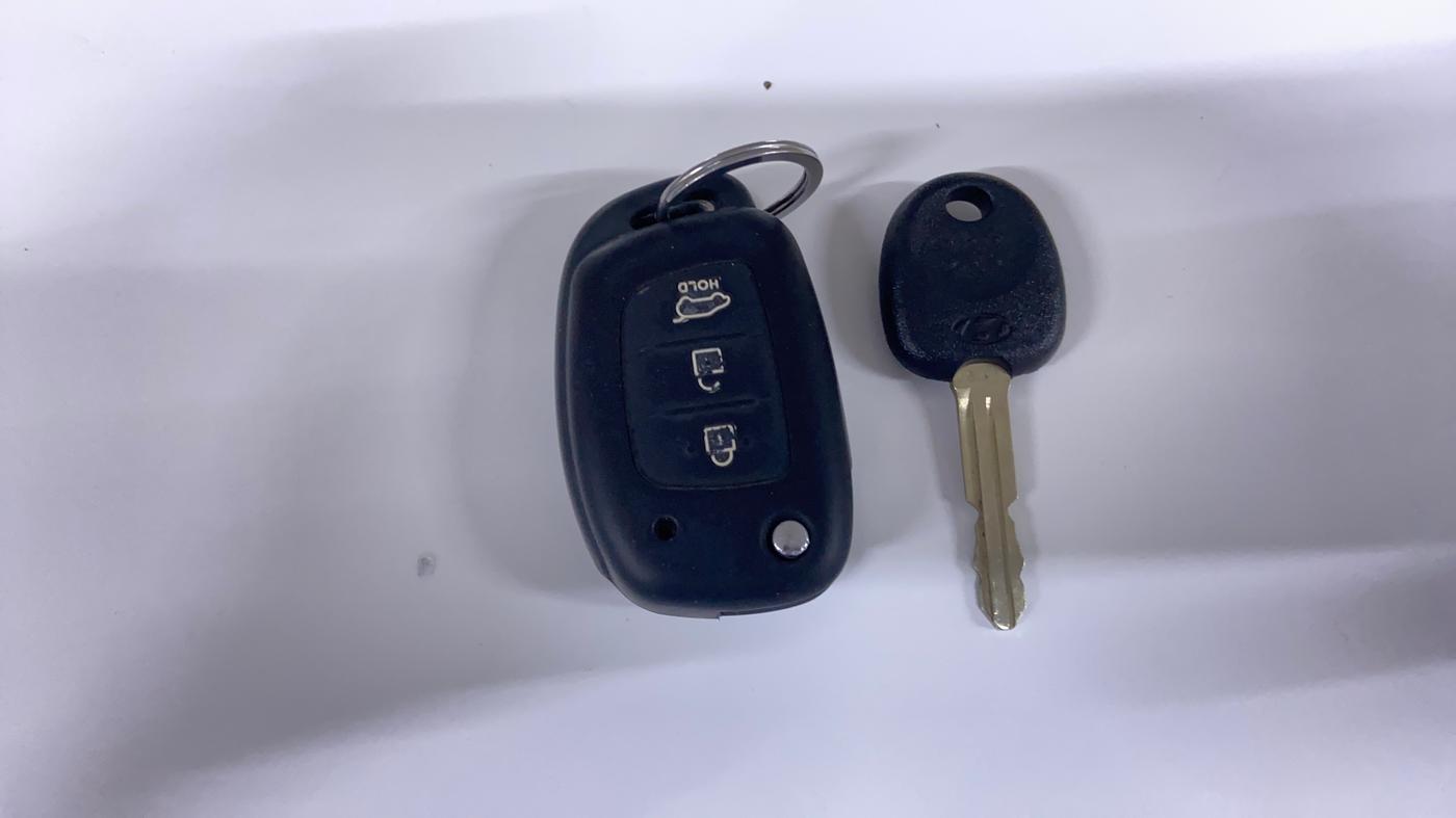 2020 Hyundai NEW I20 MAGNA 1.2 MT, Petrol, Manual, 67,926 km, Key Close Up