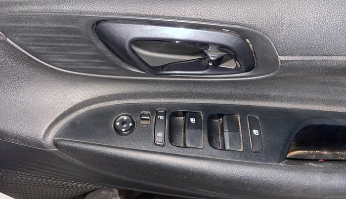 2020 Hyundai NEW I20 MAGNA 1.2 MT, Petrol, Manual, 67,908 km, Driver Side Door Panels Control