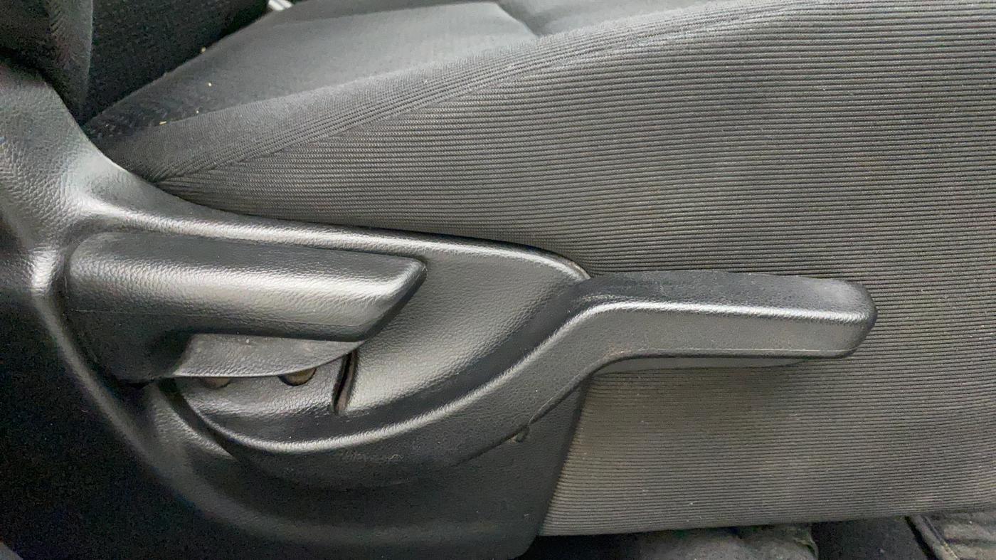 2016 Honda BR-V 1.5L I-VTEC V, Petrol, Manual, 78,332 km, Driver Side Adjustment Panel