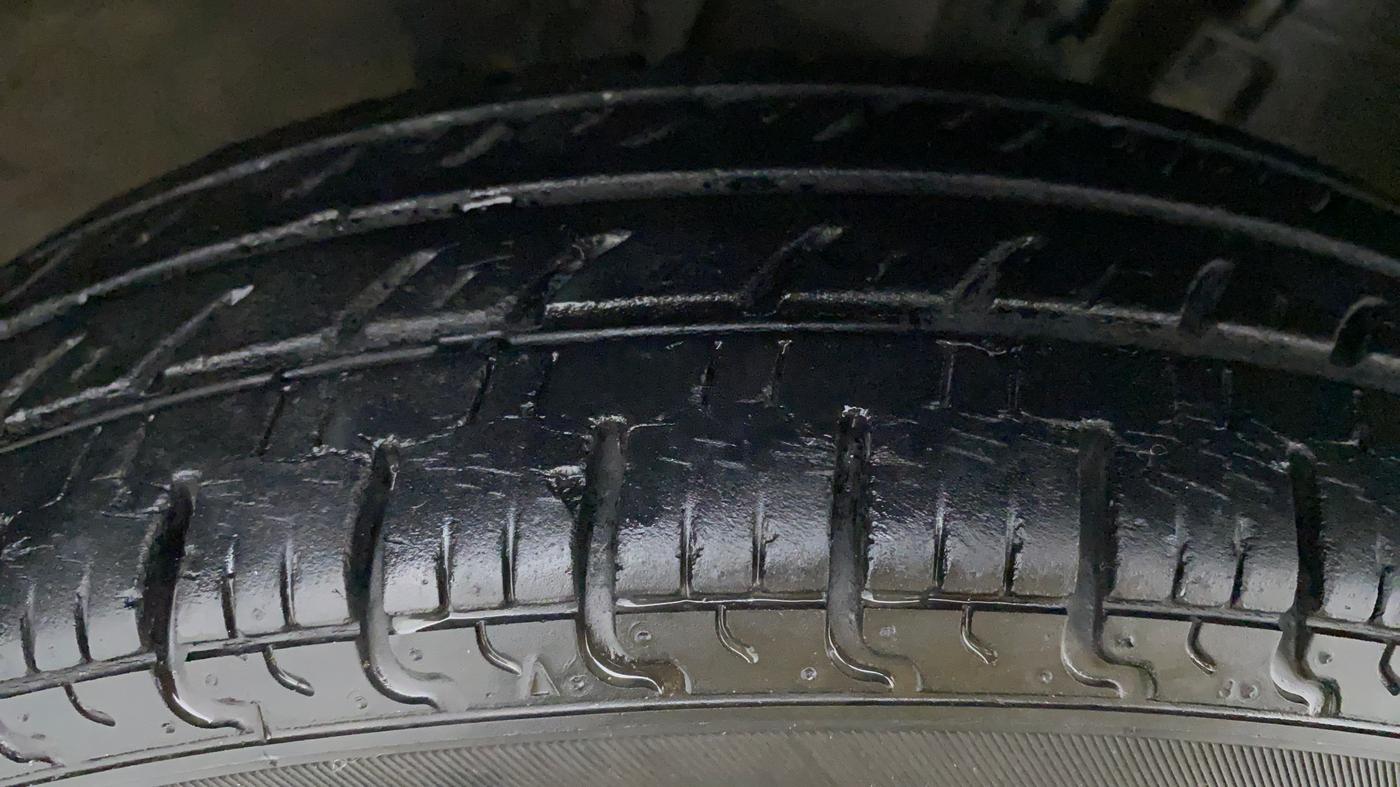 2017 Renault Kwid RXT, Petrol, Manual, 18,340 km, Right Front Tyre Tread