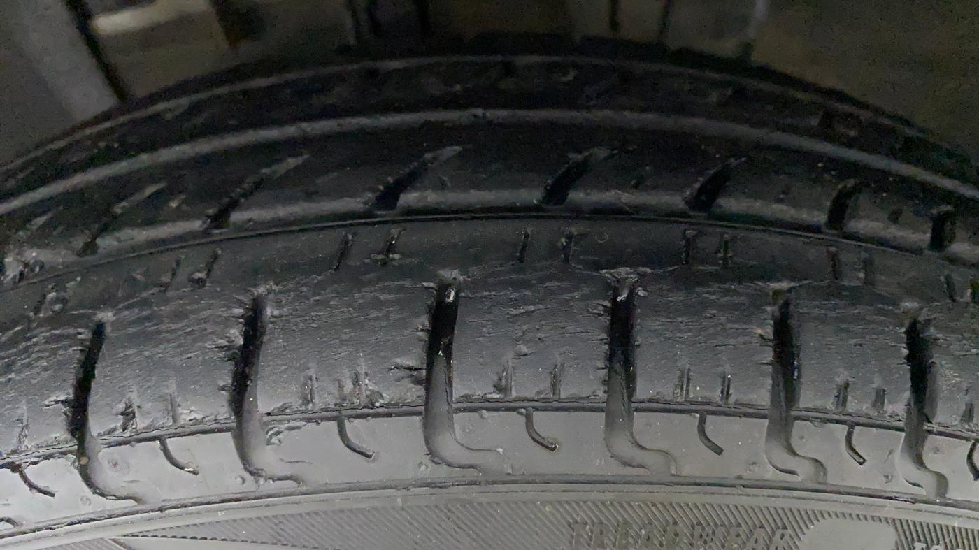 2017 Renault Kwid RXT, Petrol, Manual, 18,340 km, Left Front Tyre Tread