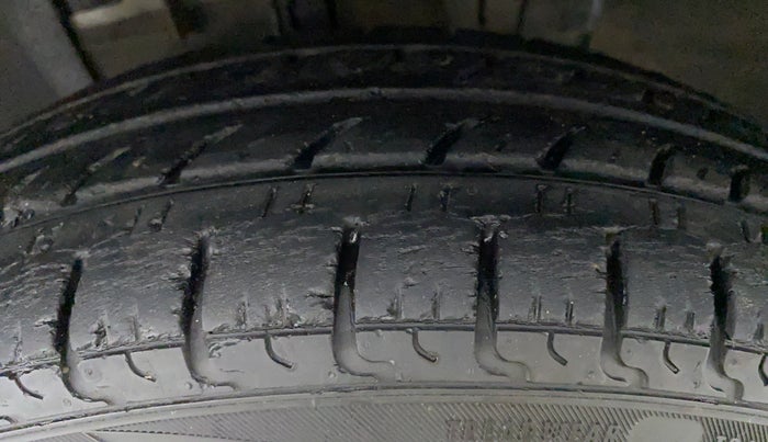 2017 Renault Kwid RXT, Petrol, Manual, 18,340 km, Left Front Tyre Tread