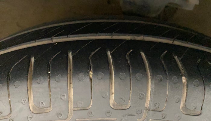 2012 Hyundai i10 MAGNA 1.2, Petrol, Manual, 88,108 km, Right Front Tyre Tread