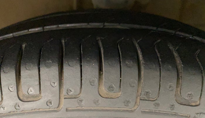 2012 Hyundai i10 MAGNA 1.2, Petrol, Manual, 88,108 km, Left Front Tyre Tread
