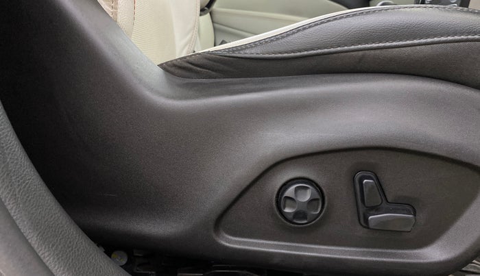 2019 Jeep Compass LIMITED PLUS PETROL AT, Petrol, Automatic, 20,584 km, Driver Side Adjustment Panel