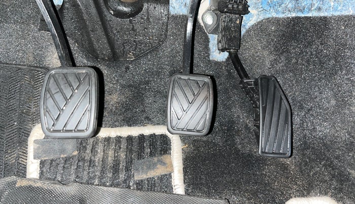 2024 Toyota Glanza G E-CNG, CNG, Manual, 24,742 km, Pedals