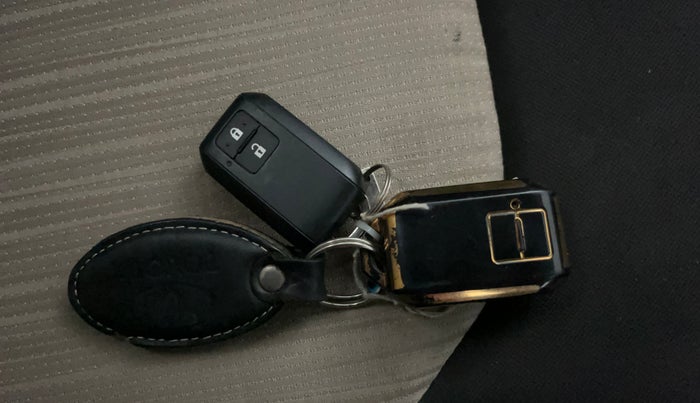 2024 Toyota Glanza G E-CNG, CNG, Manual, 24,742 km, Key Close Up