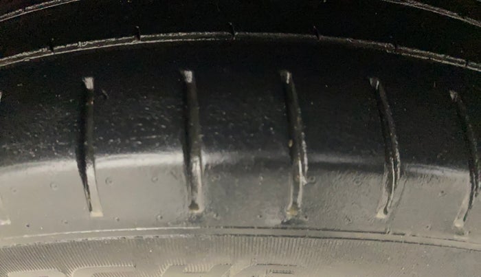 2018 Maruti Ciaz ALPHA 1.4 PETROL, Petrol, Manual, 1,22,682 km, Right Front Tyre Tread