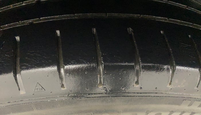 2018 Maruti Ciaz ALPHA 1.4 PETROL, Petrol, Manual, 1,22,682 km, Right Rear Tyre Tread