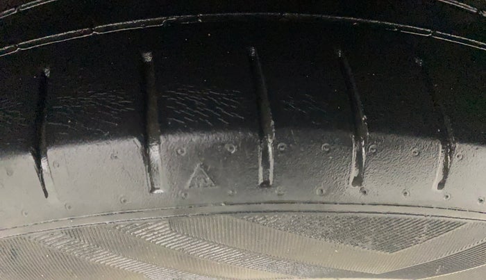 2018 Maruti Ciaz ALPHA 1.4 PETROL, Petrol, Manual, 1,22,682 km, Left Rear Tyre Tread