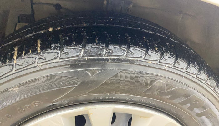 2017 Maruti Ciaz DELTA DIESEL 1.3, Diesel, Manual, 65,617 km, Left Front Tyre Tread