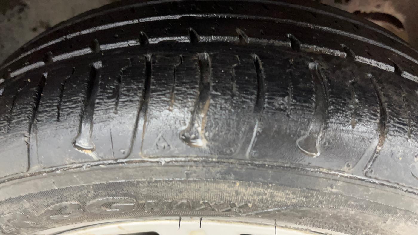 2018 Tata Tiago XZA PETROL, CNG, Automatic, 34,227 km, Right Front Tyre Tread