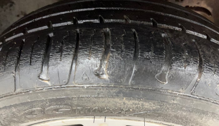 2018 Tata Tiago XZA PETROL, CNG, Automatic, 34,227 km, Right Front Tyre Tread