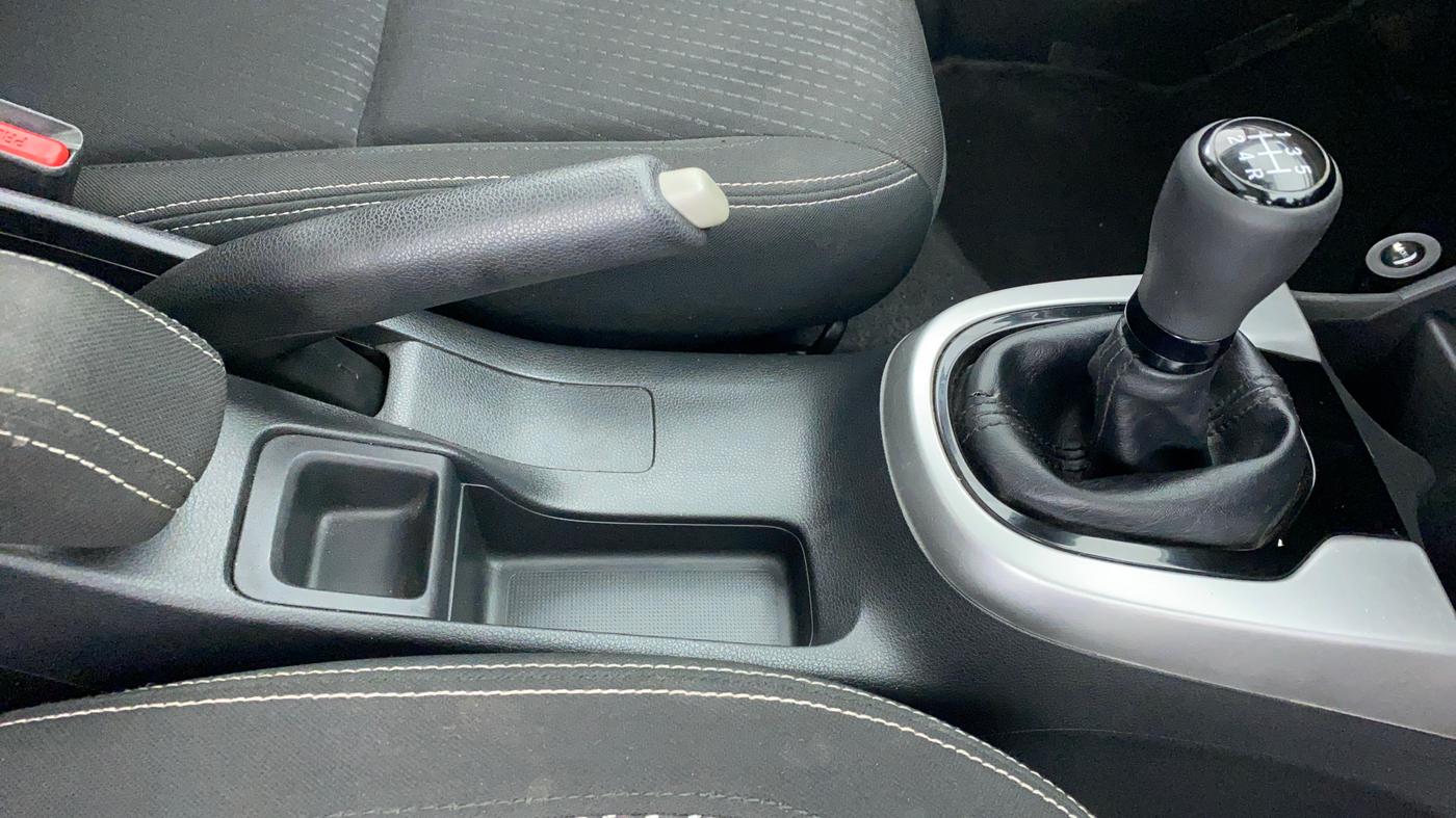 2018 Honda WR-V 1.2 i-VTEC VX MT, Petrol, Manual, 39,128 km, Gear Lever