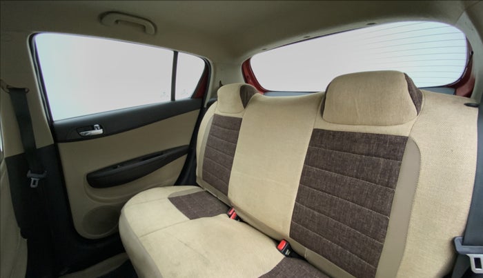 2014 Hyundai i20 SPORTZ 1.4 CRDI, Diesel, Manual, 73,044 km, Right Side Door Cabin View