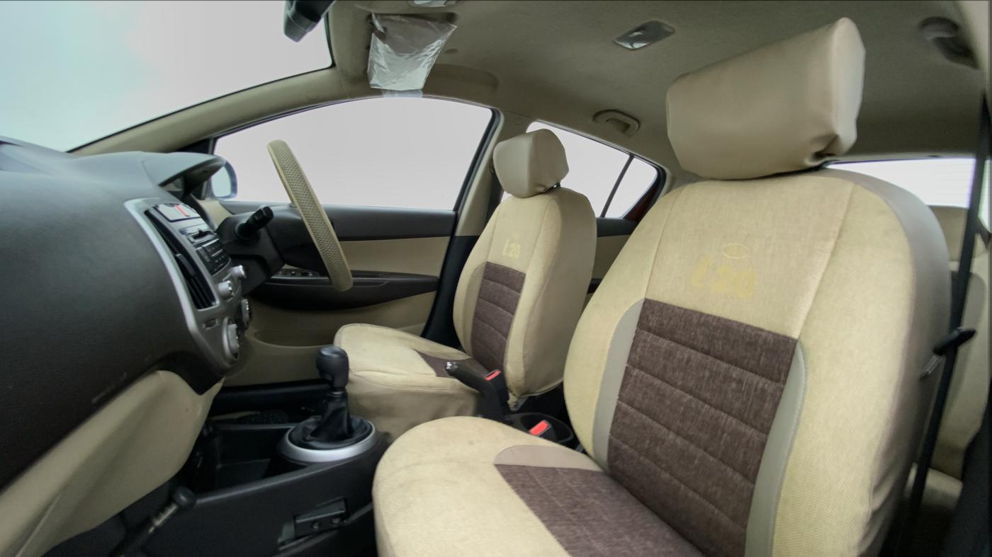 2014 Hyundai i20 SPORTZ 1.4 CRDI, Diesel, Manual, 73,044 km, Right Side Front Door Cabin View