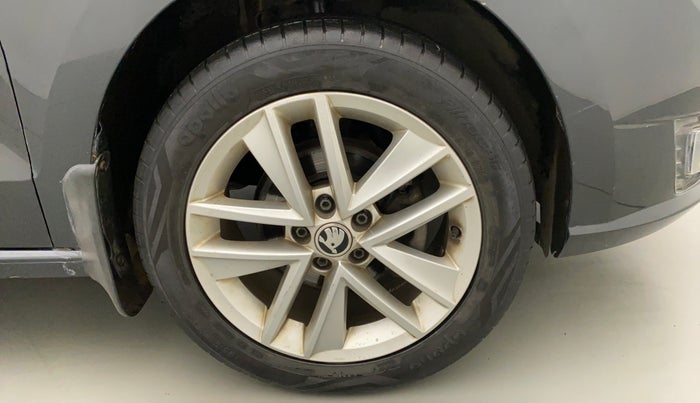 2018 Skoda Rapid STYLE 1.6 MPI AT, Petrol, Automatic, 35,851 km, Right Front Wheel