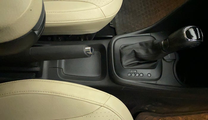 2018 Skoda Rapid STYLE 1.6 MPI AT, Petrol, Automatic, 35,851 km, Gear Lever