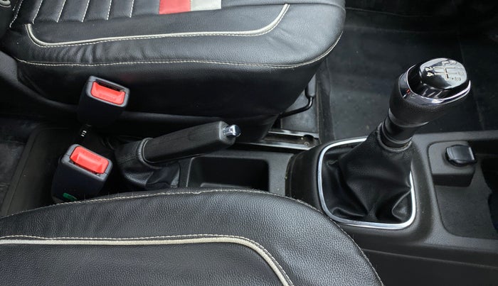 2018 Renault Kwid 1.0 RXT Opt, Petrol, Manual, 22,439 km, Gear Lever