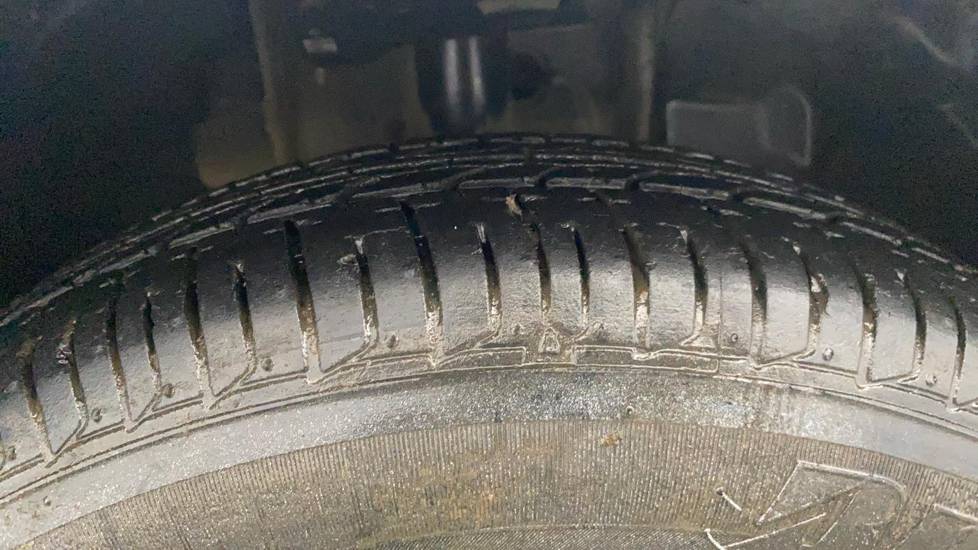 2016 Tata Tiago XE DIESEL, Diesel, Manual, 1,23,710 km, Right Front Tyre Tread