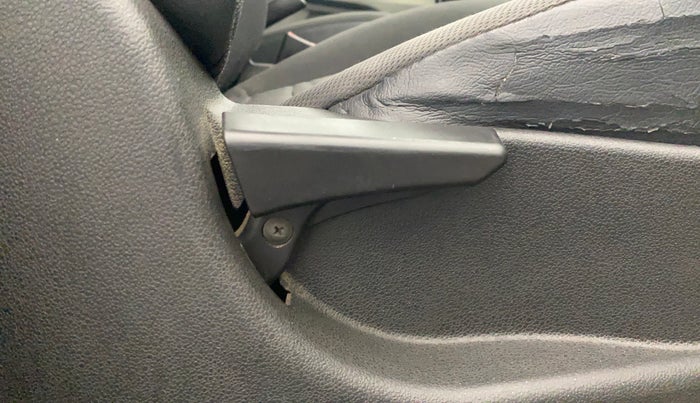 2016 Tata Tiago XE DIESEL, Diesel, Manual, 1,23,341 km, Driver Side Adjustment Panel
