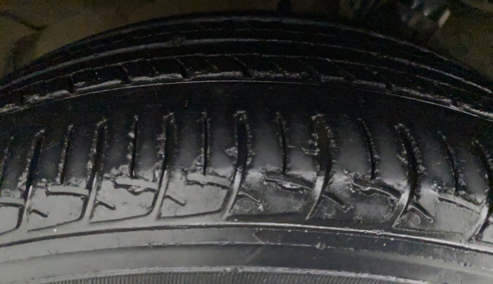 2014 Maruti Ertiga VXI, Petrol, Manual, 37,298 km, Right Rear Tyre Tread