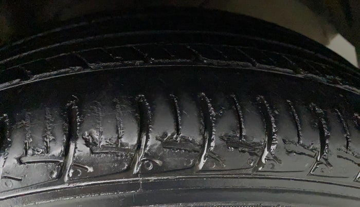 2014 Maruti Ertiga VXI, Petrol, Manual, 37,298 km, Left Rear Tyre Tread