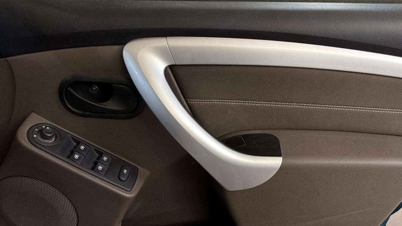 2019 Renault Duster RXS CVT, Petrol, Automatic, 59,738 km, Driver Side Door Panels Control