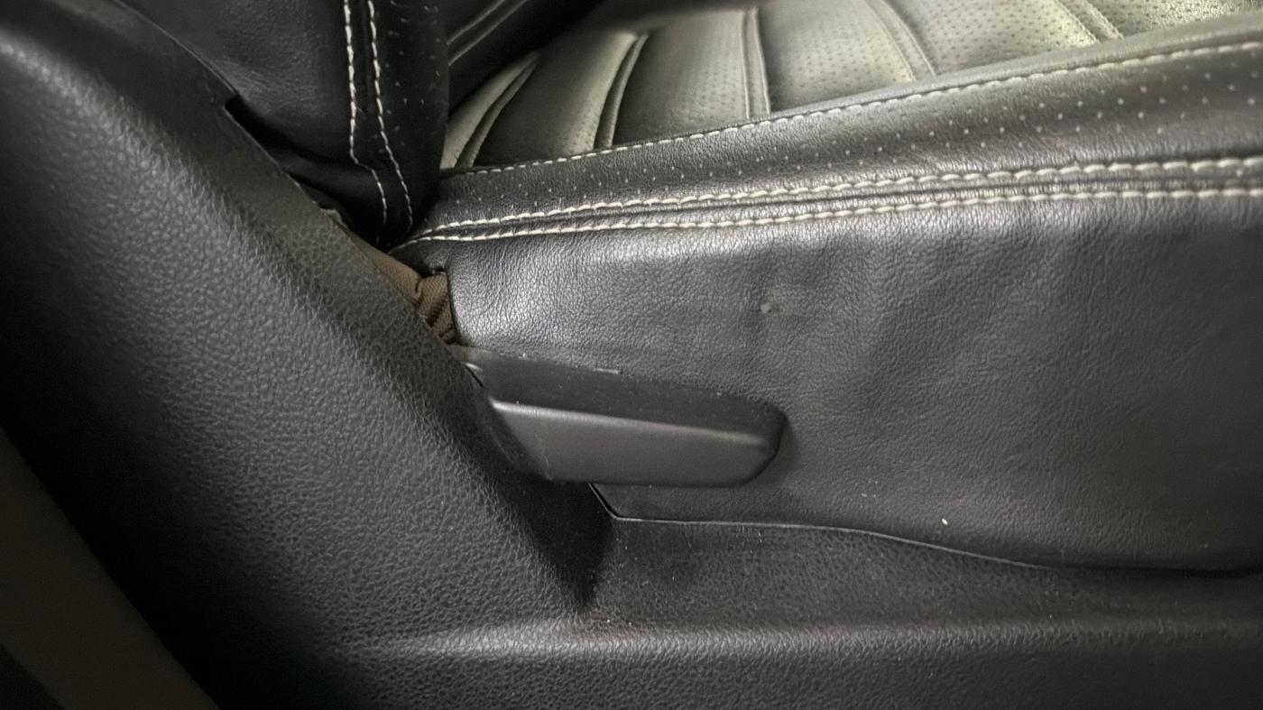 2019 Renault Duster RXS CVT, Petrol, Automatic, 59,738 km, Driver Side Adjustment Panel
