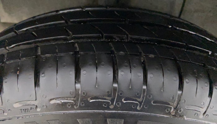 2022 Hyundai GRAND I10 NIOS SPORTZ CNG MT, CNG, Manual, 1,356 km, Right Front Tyre Tread
