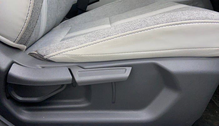 2022 Hyundai GRAND I10 NIOS SPORTZ CNG MT, CNG, Manual, 1,356 km, Driver Side Adjustment Panel
