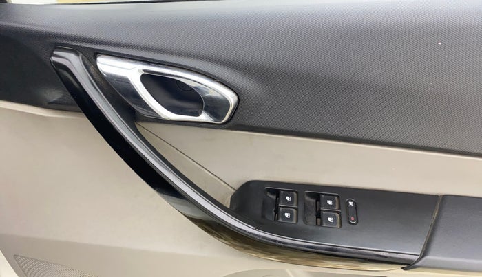 2017 Tata Tiago XZ PETROL, Petrol, Manual, 73,291 km, Driver Side Door Panels Control