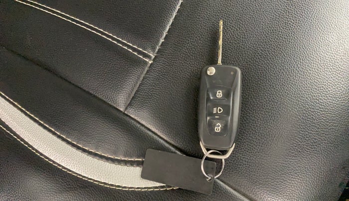 2017 Tata Tiago XZ PETROL, Petrol, Manual, 73,291 km, Key Close Up