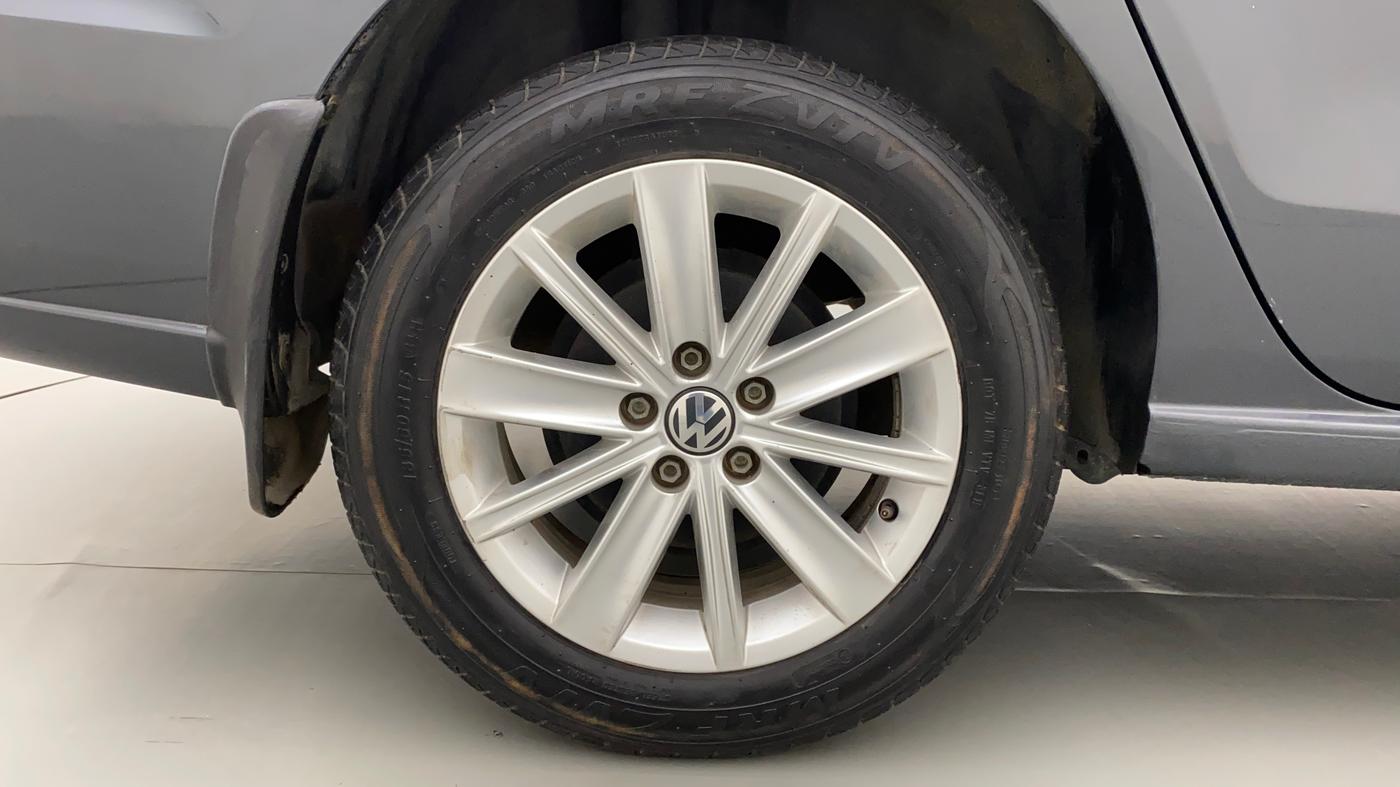 2016 Volkswagen Vento HIGHLINE PETROL AT, Petrol, Automatic, 72,489 km, Right Rear Wheel