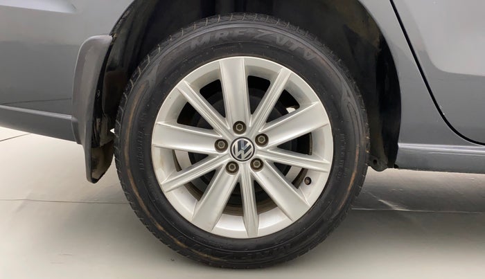 2016 Volkswagen Vento HIGHLINE PETROL AT, Petrol, Automatic, 72,489 km, Right Rear Wheel