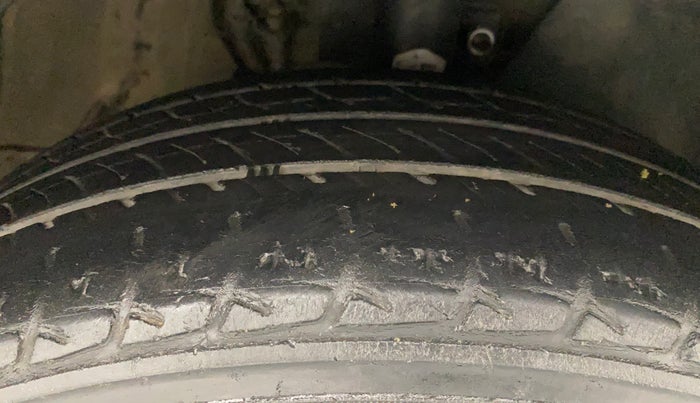 2016 Volkswagen Vento HIGHLINE PETROL AT, Petrol, Automatic, 72,489 km, Right Front Tyre Tread