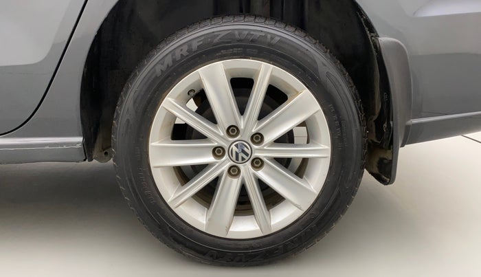 2016 Volkswagen Vento HIGHLINE PETROL AT, Petrol, Automatic, 72,489 km, Left Rear Wheel