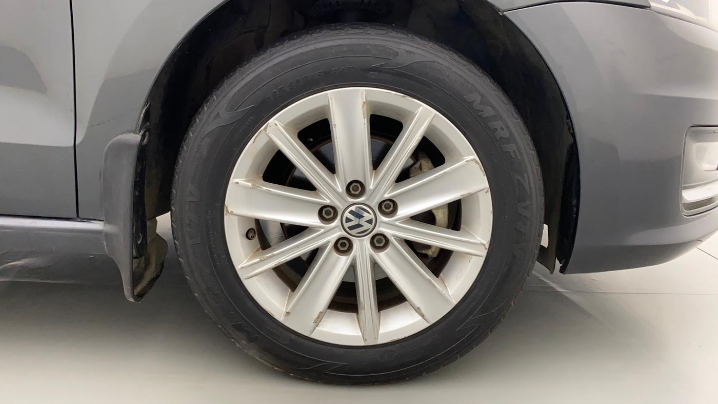 2016 Volkswagen Vento HIGHLINE PETROL AT, Petrol, Automatic, 72,489 km, Right Front Wheel