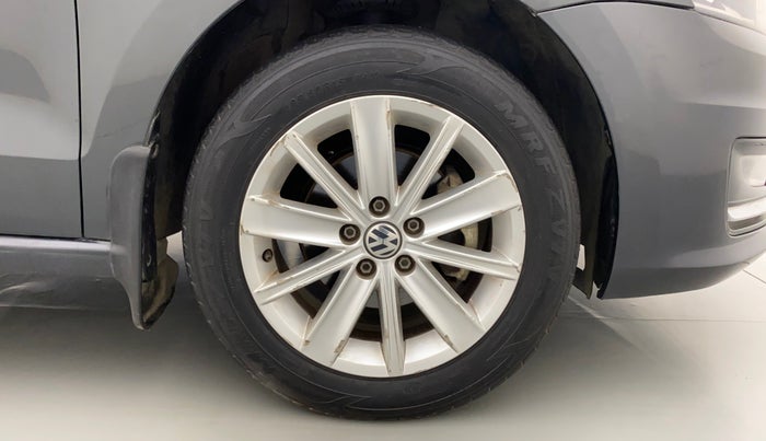 2016 Volkswagen Vento HIGHLINE PETROL AT, Petrol, Automatic, 72,489 km, Right Front Wheel