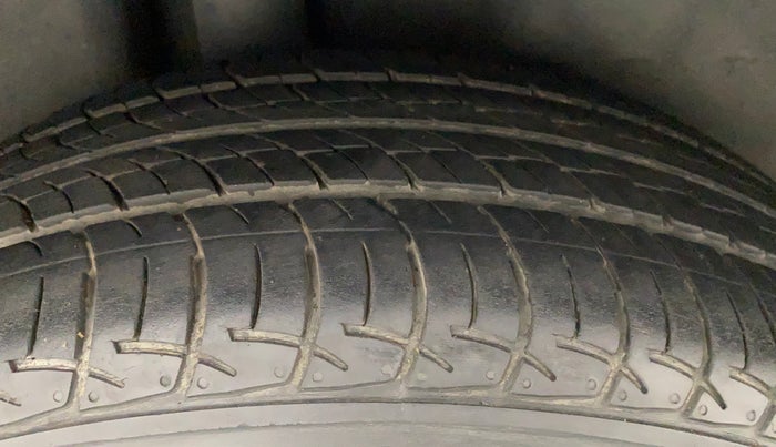 2016 Volkswagen Vento HIGHLINE PETROL AT, Petrol, Automatic, 72,489 km, Right Rear Tyre Tread