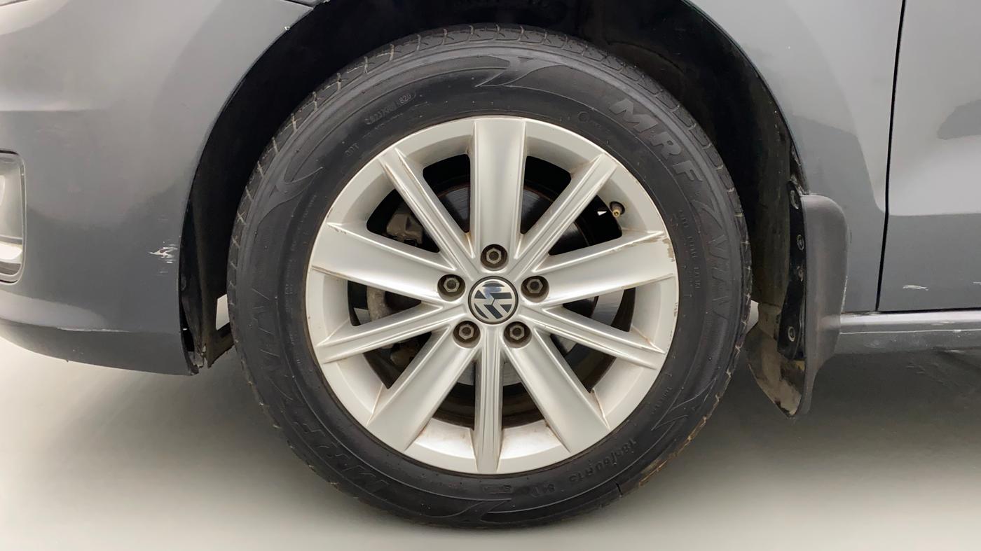 2016 Volkswagen Vento HIGHLINE PETROL AT, Petrol, Automatic, 72,489 km, Left Front Wheel