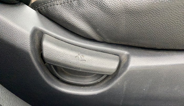 2016 Hyundai Grand i10 MAGNA AT 1.2 KAPPA VTVT, Petrol, Automatic, 64,815 km, Driver Side Adjustment Panel