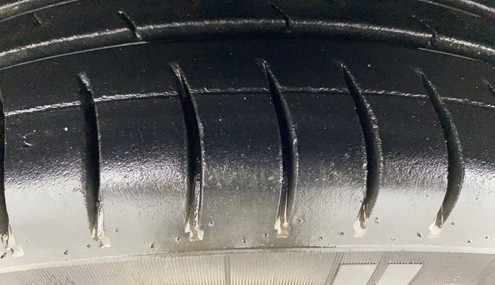 2016 Hyundai Grand i10 MAGNA AT 1.2 KAPPA VTVT, Petrol, Automatic, 64,815 km, Left Front Tyre Tread