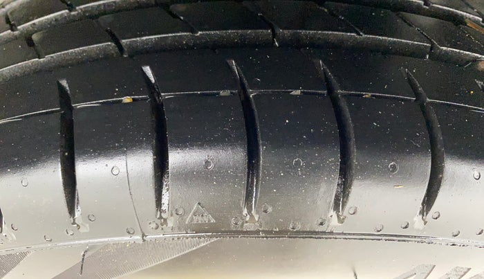 2016 Hyundai Grand i10 MAGNA AT 1.2 KAPPA VTVT, Petrol, Automatic, 64,815 km, Left Rear Tyre Tread