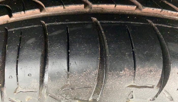 2016 Maruti Baleno ZETA PETROL 1.2, Petrol, Manual, 1,29,573 km, Left Front Tyre Tread