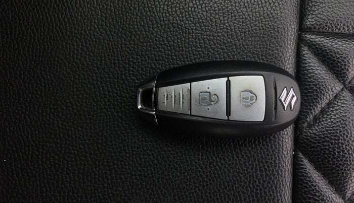 2016 Maruti Baleno ZETA PETROL 1.2, Petrol, Manual, 1,29,573 km, Key Close Up