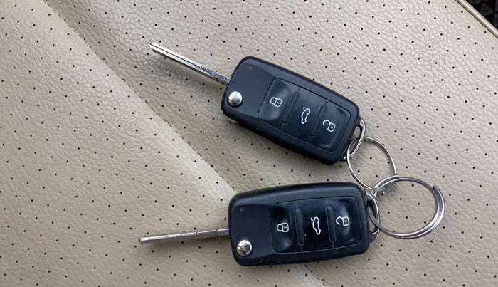 2018 Volkswagen Vento HIGHLINE PLUS 1.2 AT 16 ALLOY, Petrol, Automatic, 67,028 km, Key Close Up