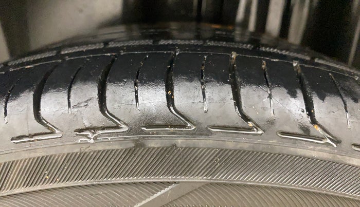 2018 Volkswagen Vento HIGHLINE PLUS 1.2 AT 16 ALLOY, Petrol, Automatic, 67,028 km, Left Rear Tyre Tread